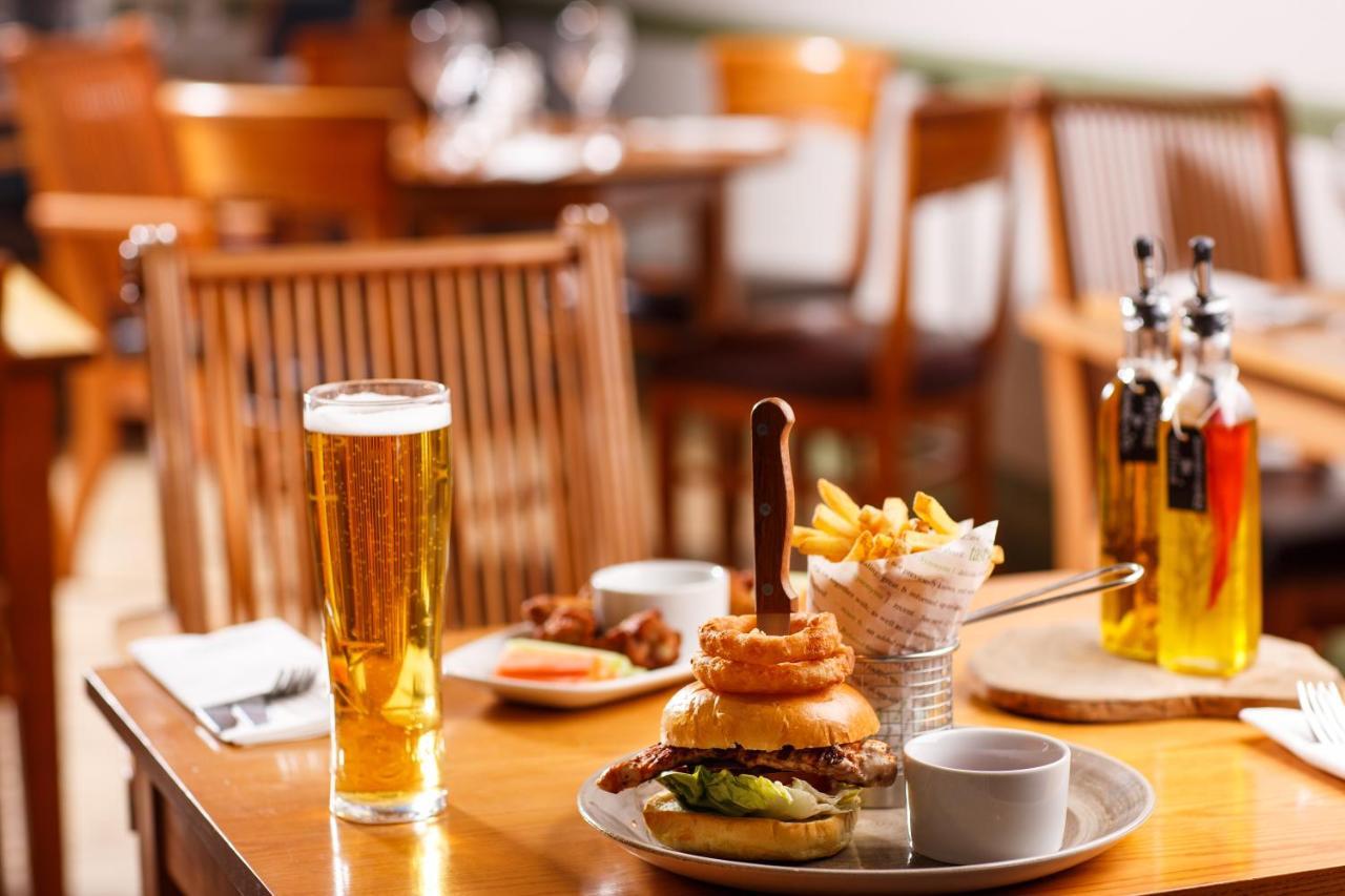 Ibis Budget London Heathrow Central Hounslow Esterno foto