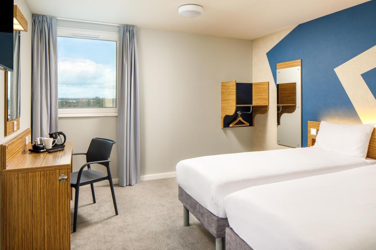 Ibis Budget London Heathrow Central Hounslow Esterno foto