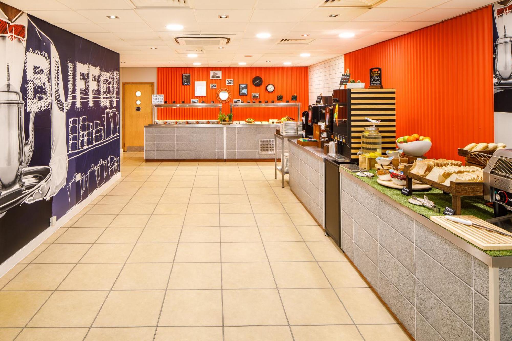 Ibis Budget London Heathrow Central Hounslow Esterno foto