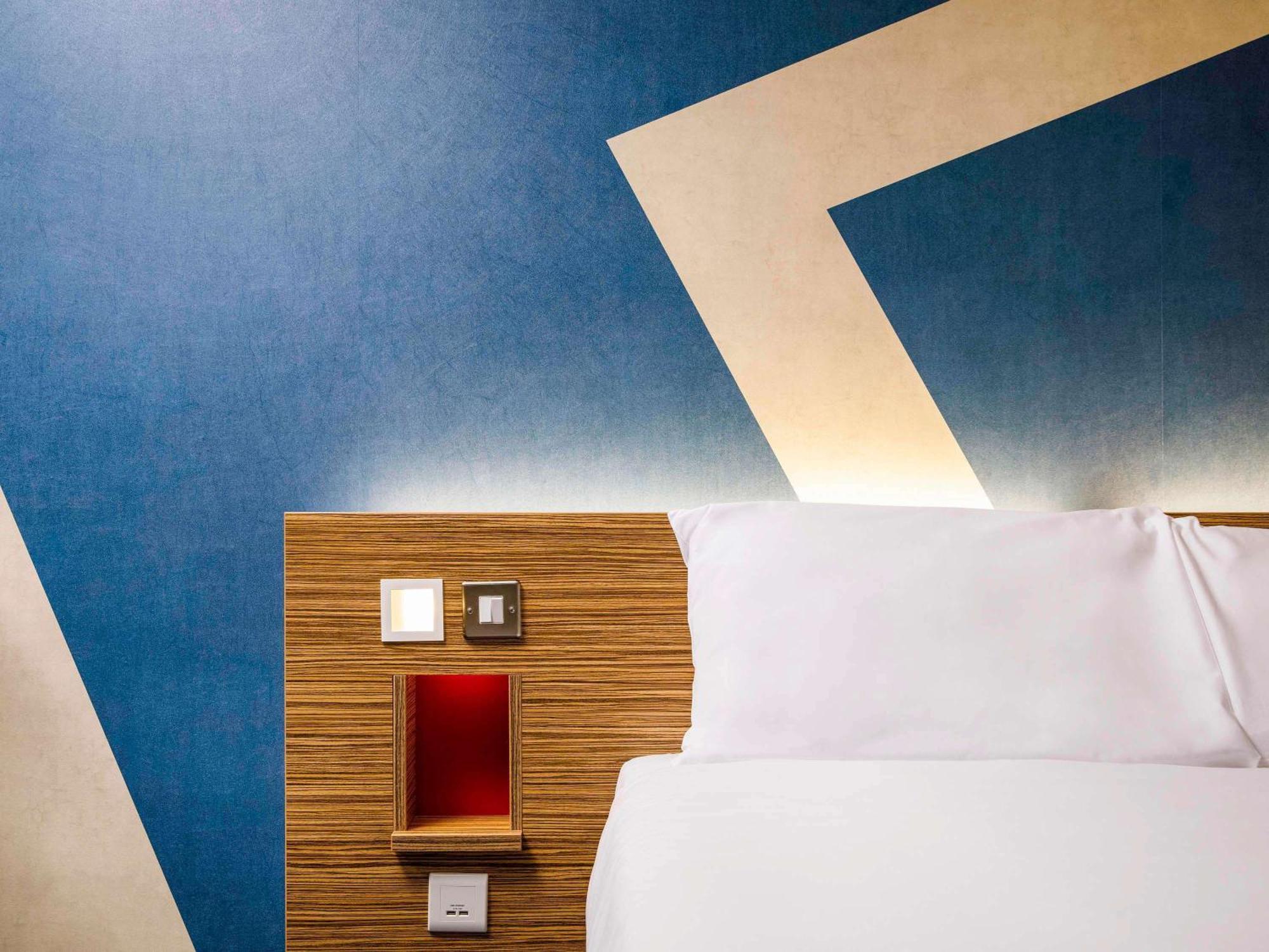 Ibis Budget London Heathrow Central Hounslow Esterno foto