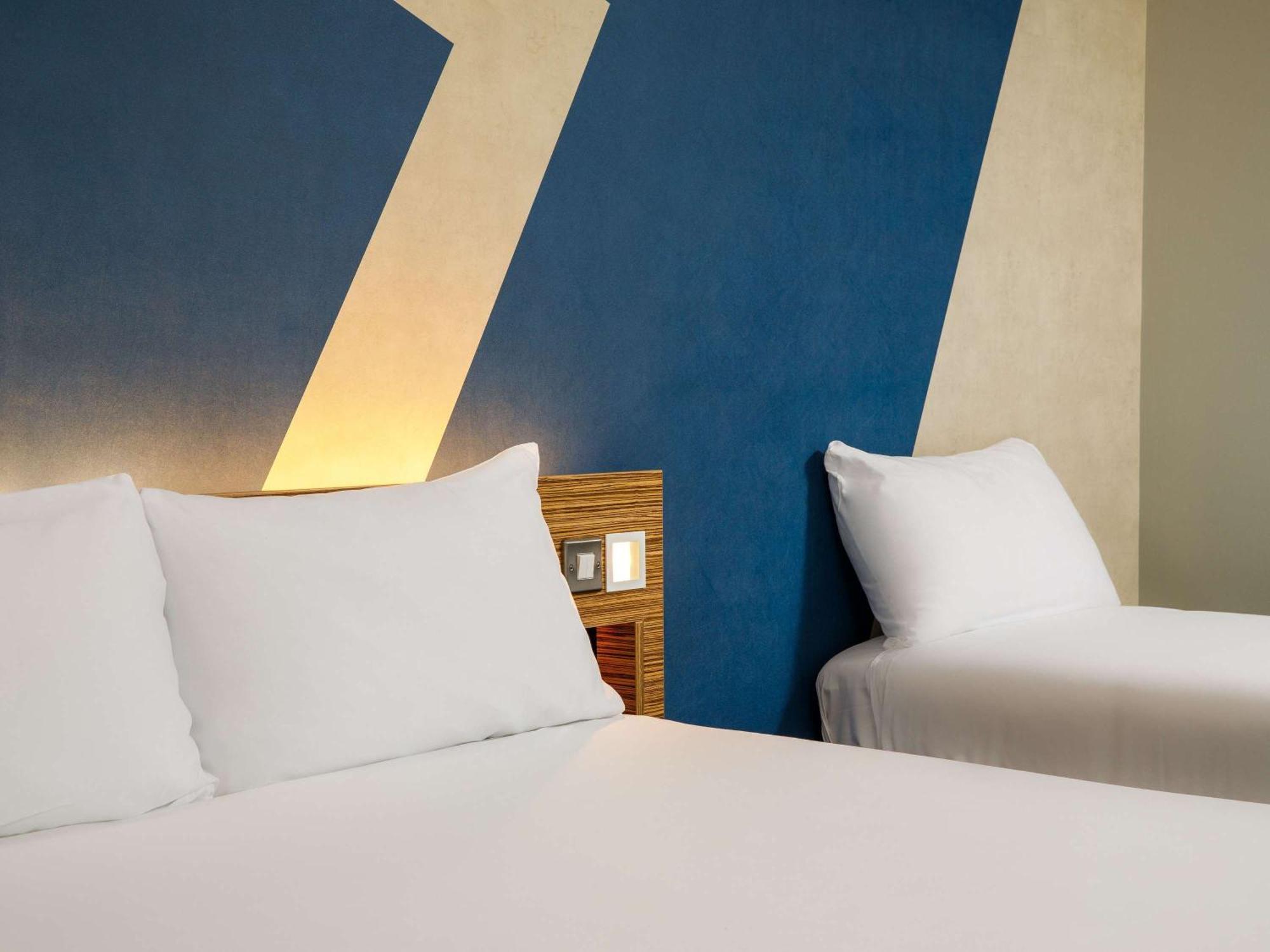 Ibis Budget London Heathrow Central Hounslow Esterno foto