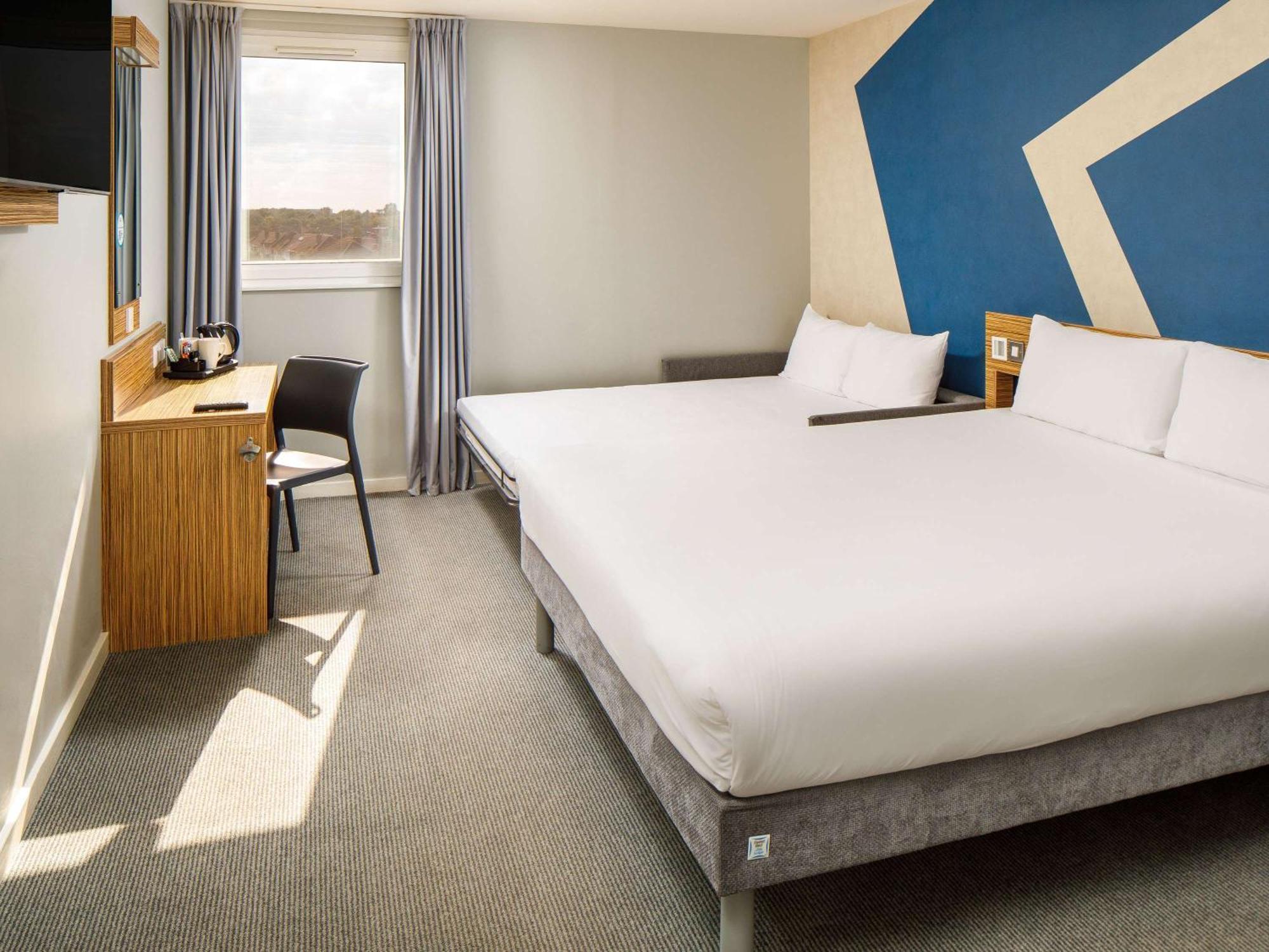 Ibis Budget London Heathrow Central Hounslow Esterno foto
