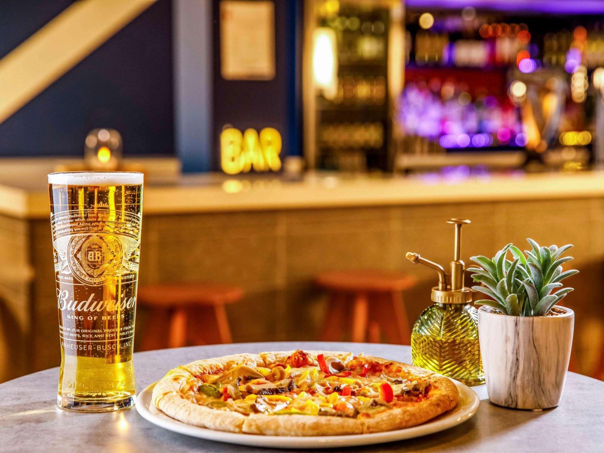 Ibis Budget London Heathrow Central Hounslow Esterno foto