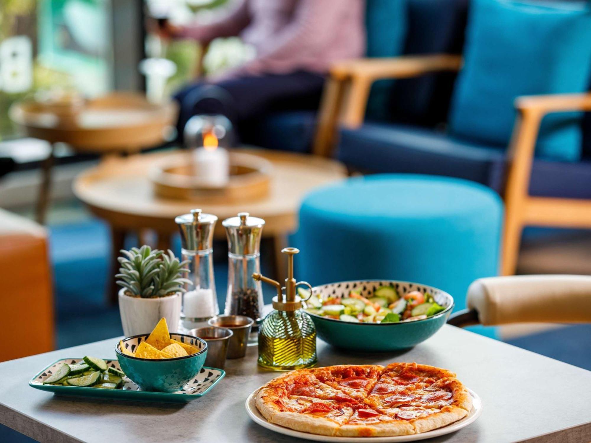Ibis Budget London Heathrow Central Hounslow Esterno foto